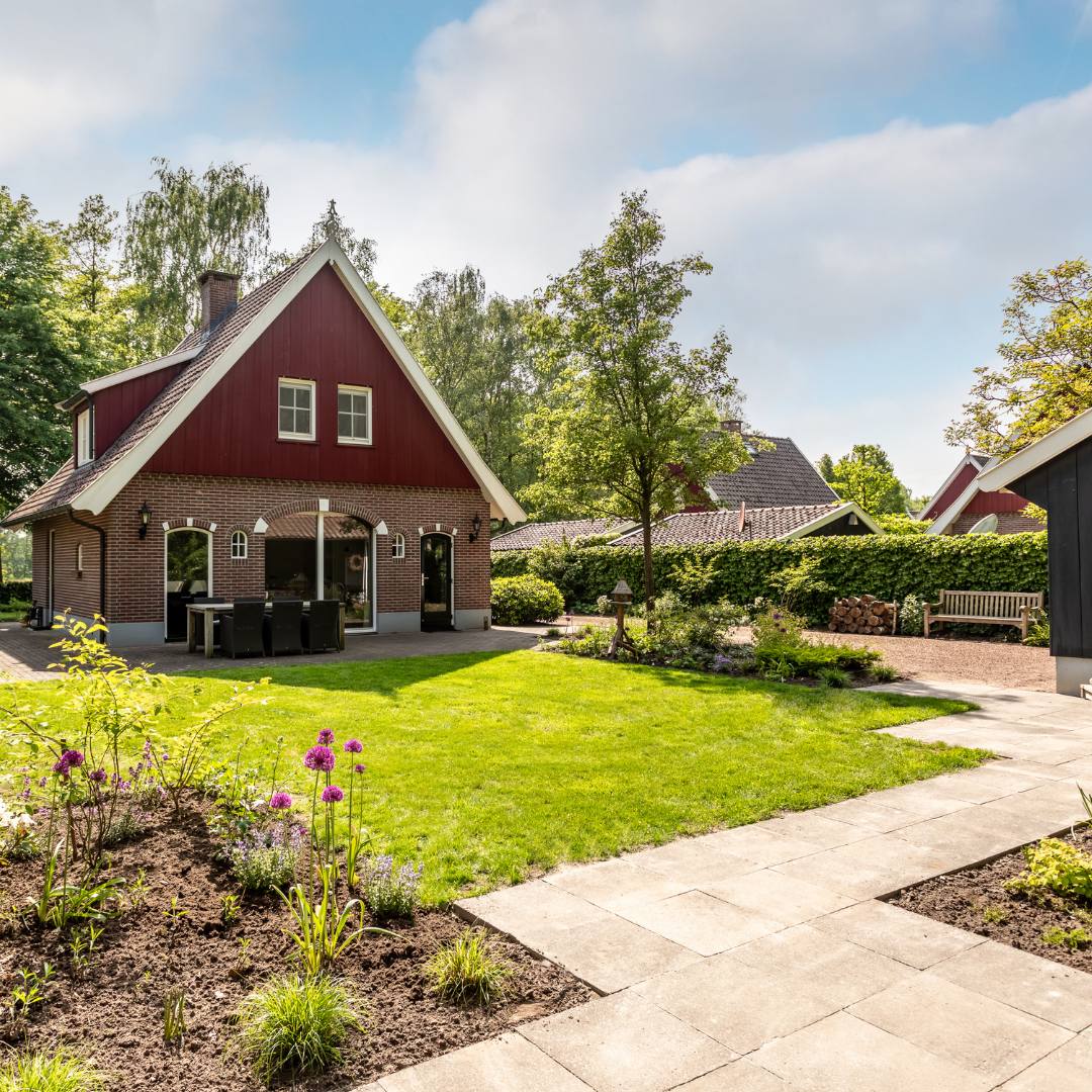 Tuin-achter-en-huis